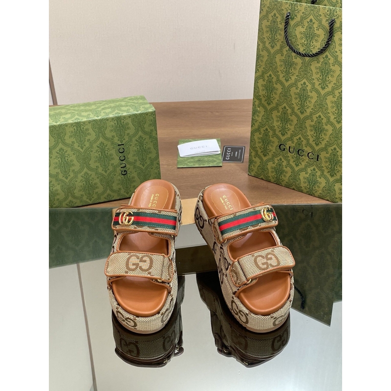 G*u*i slippers